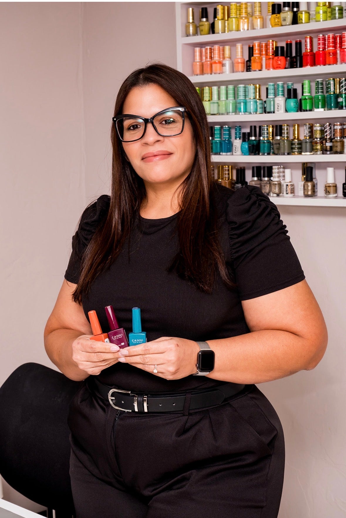 Frances, técnica de uñas especialista en acrílico de Nails On Point